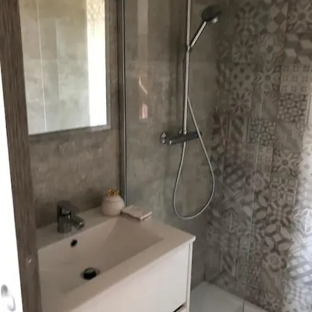 Neuve Avec Piscine Villa