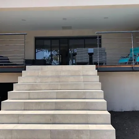 Neuve Avec Piscine Villa