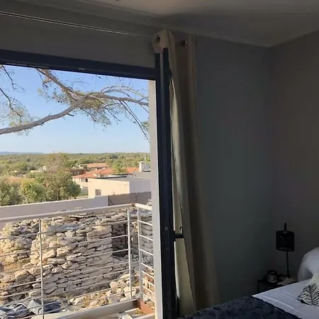 Neuve Avec Piscine 别墅