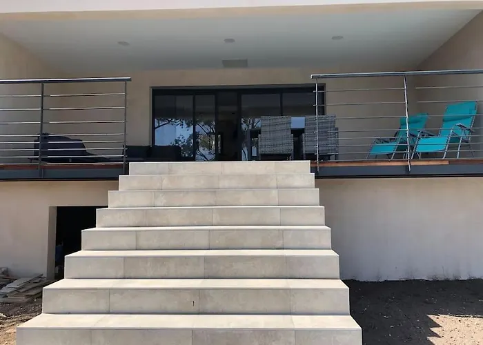 Neuve Avec Piscine 别墅