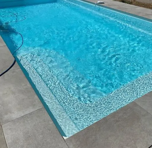 Neuve Avec Piscine 别墅