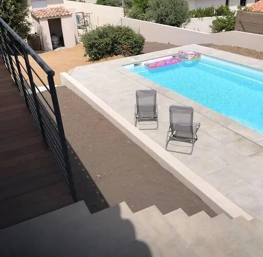 Neuve Avec Piscine 别墅