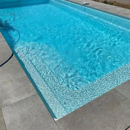 Neuve Avec Piscine فيلة
