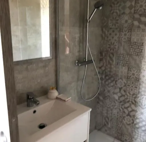 Neuve Avec Piscine Villa