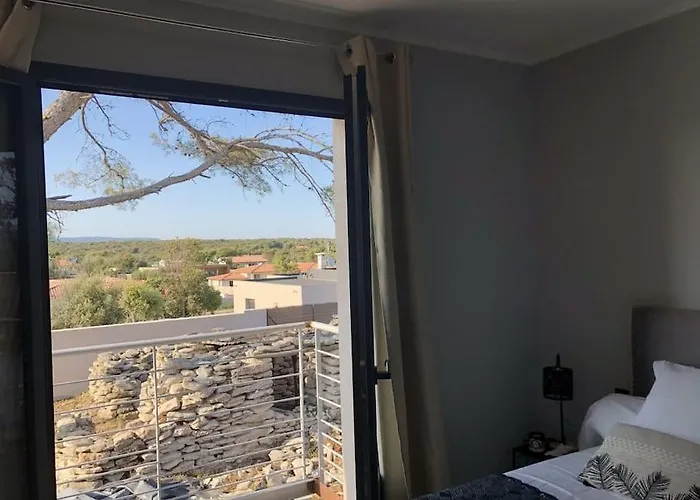 Neuve Avec Piscine Villa